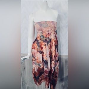 ❤️ Lapis Dress has Stretched Top and pressed in various pleats. Size One Size